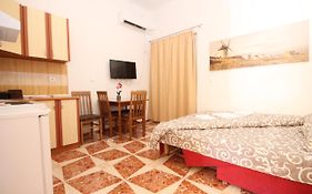 Apartment With Pool Tomic Boka Bay